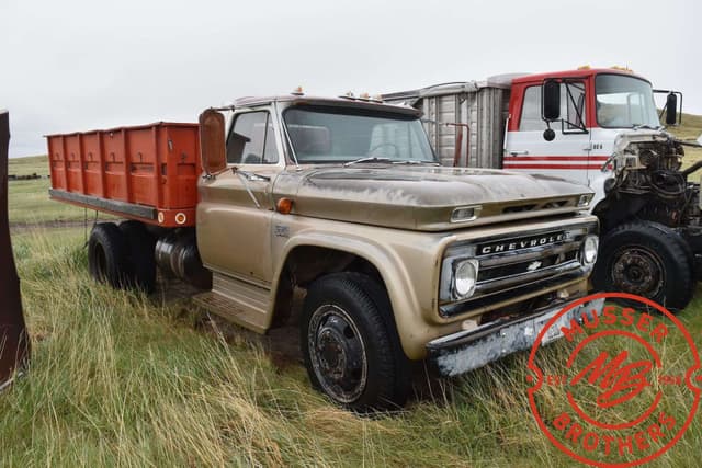Image of Chevrolet 60 equipment image 2