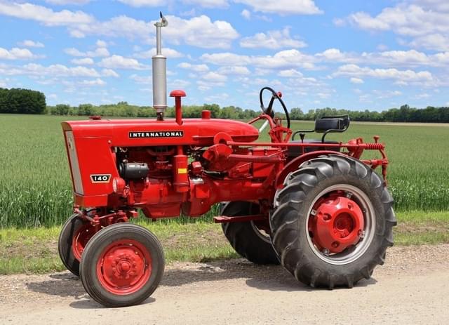 Image of Farmall 140 equipment image 1