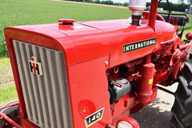 Image of Farmall 140 equipment image 4