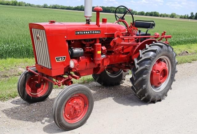 Image of Farmall 140 equipment image 3
