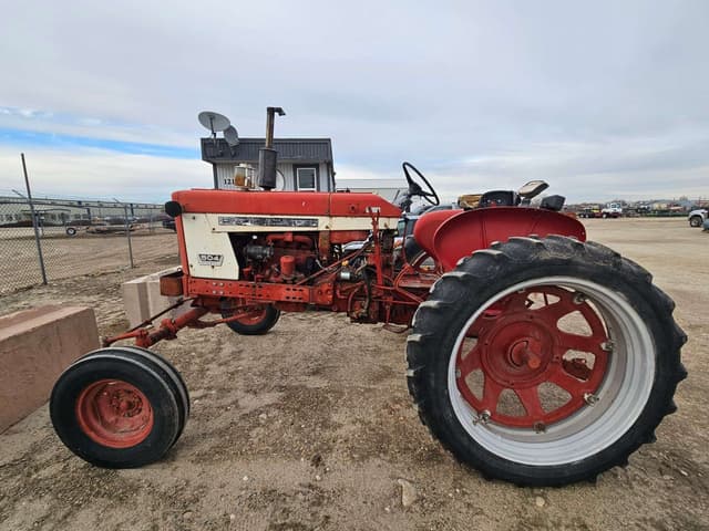Image of Farmall 504 equipment image 3