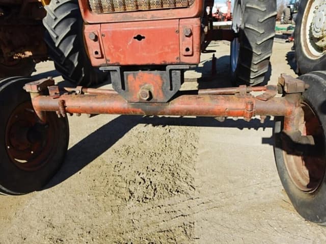 Image of Farmall 504 equipment image 4