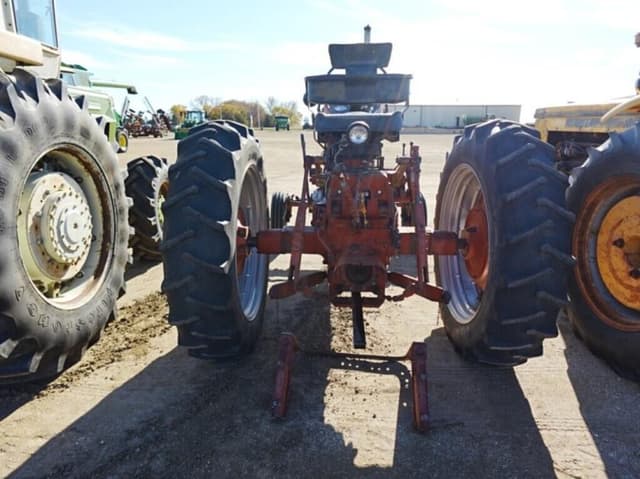 Image of Farmall 504 equipment image 2