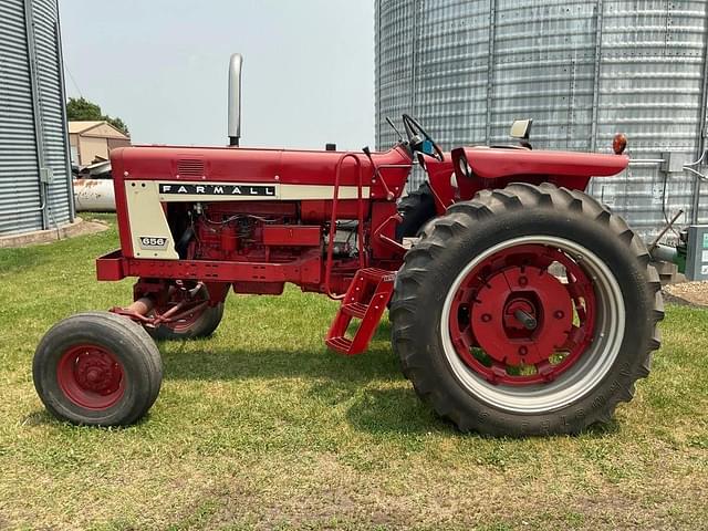 Image of Farmall 656 equipment image 1