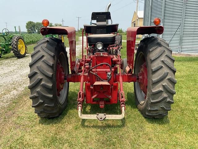 Image of Farmall 656 equipment image 3
