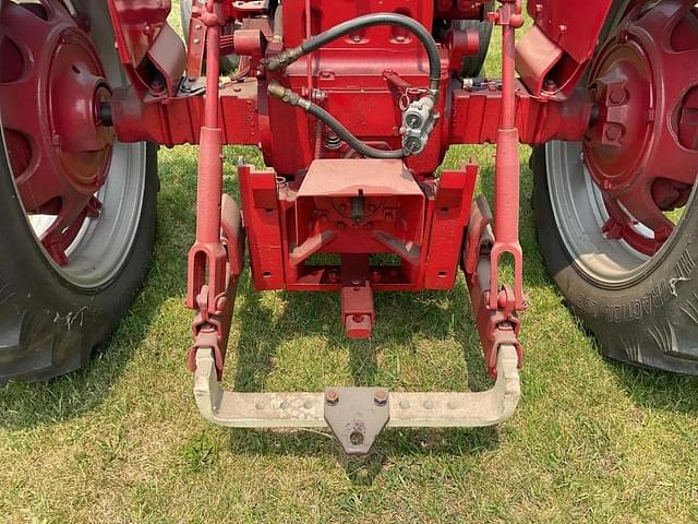 Image of Farmall 656 equipment image 4