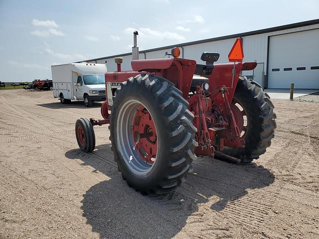 Image of Farmall 656 equipment image 3