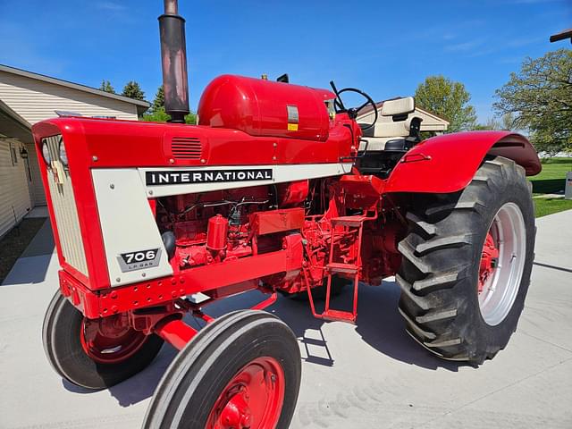Image of International Harvester 706 equipment image 1