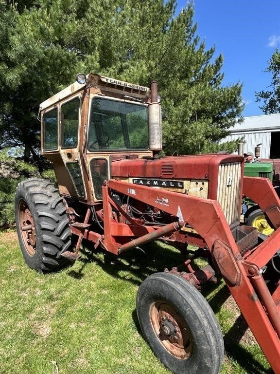 Image of Farmall 706 equipment image 1