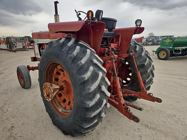 Image of International Harvester 806 equipment image 4