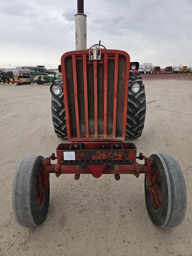 Image of International Harvester 806 equipment image 1