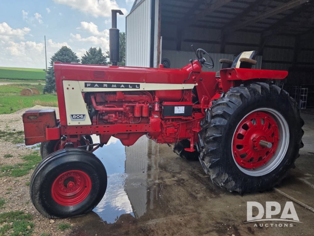 1966 Farmall 806 Equipment Image0