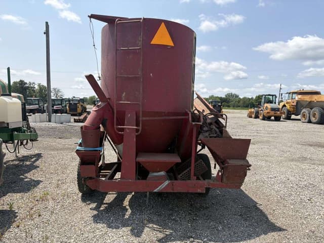 Image of Farmhand FeedMaster equipment image 2