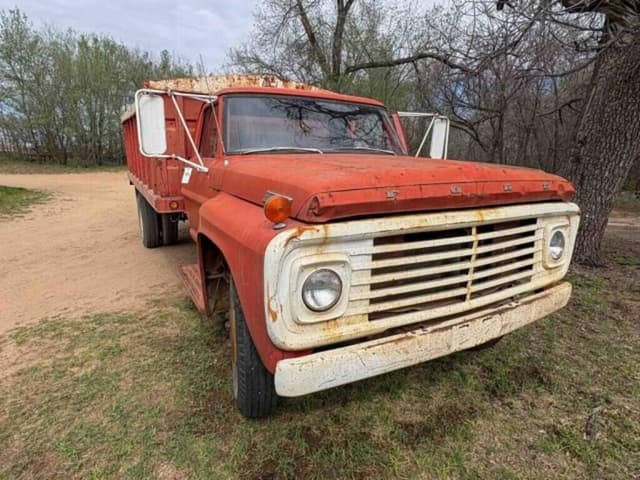 Image of Ford 600 equipment image 1