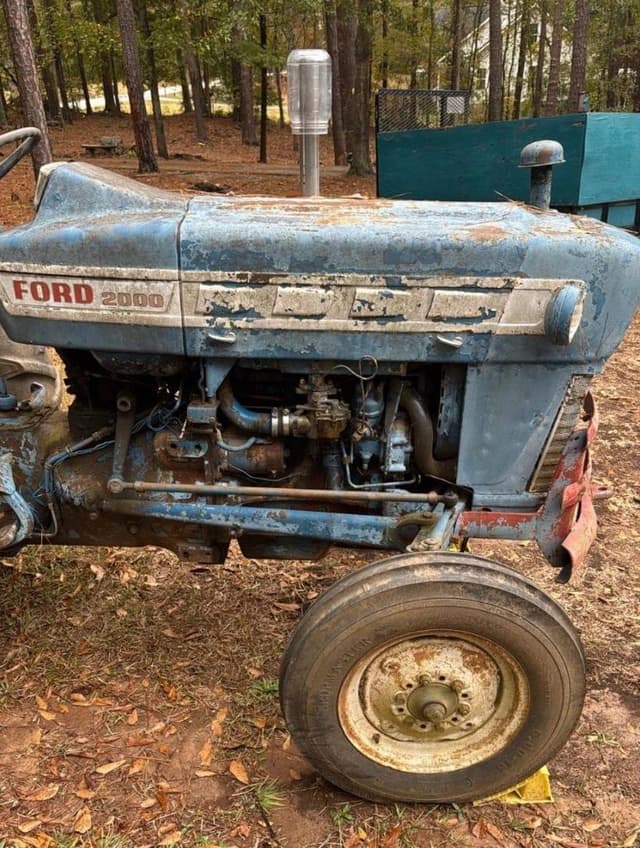Image of Ford 2000 equipment image 2