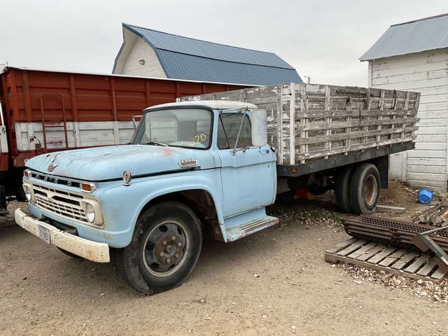 Image of Ford 600 equipment image 3