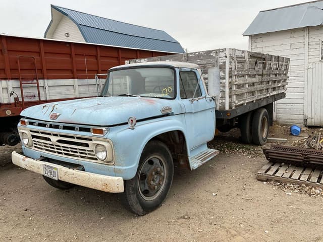 Image of Ford 600 equipment image 1