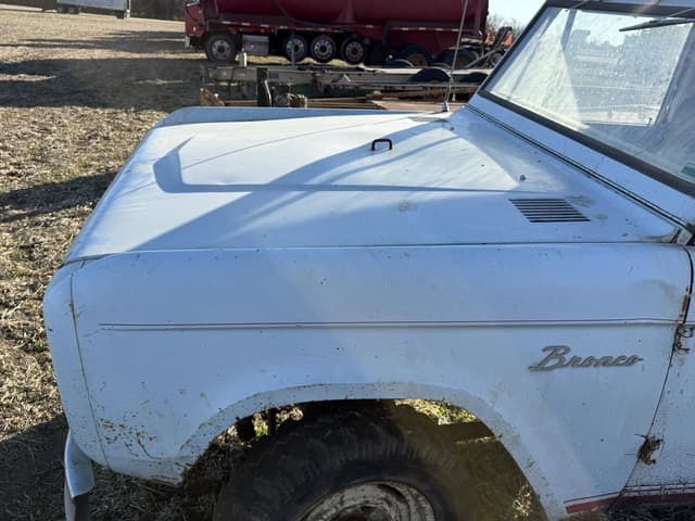 Image of Ford Bronco equipment image 2