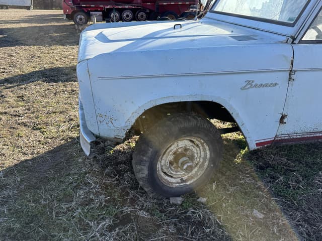 Image of Ford Bronco equipment image 1