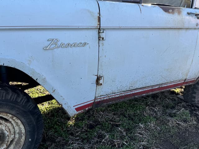 Image of Ford Bronco equipment image 3