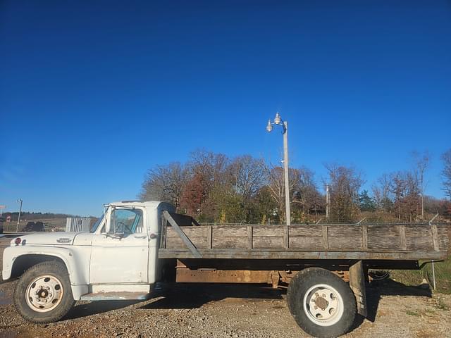 Image of Ford F-600 equipment image 4