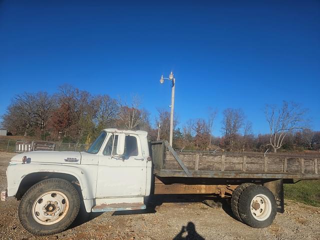 Image of Ford F-600 equipment image 3