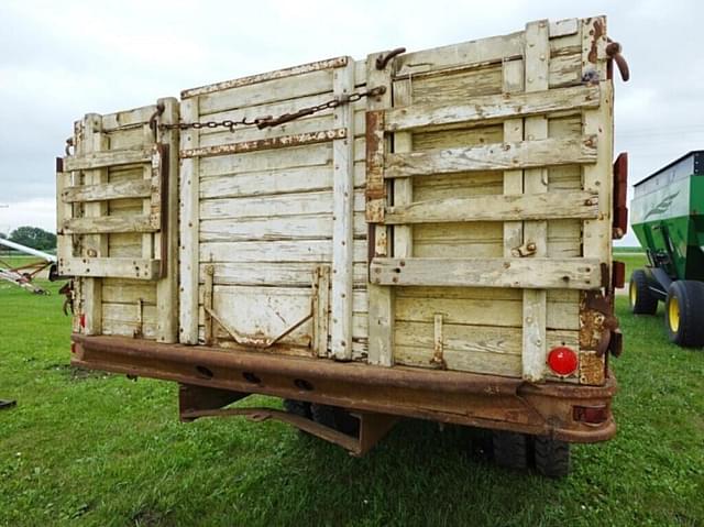 Image of Ford F-600 equipment image 2