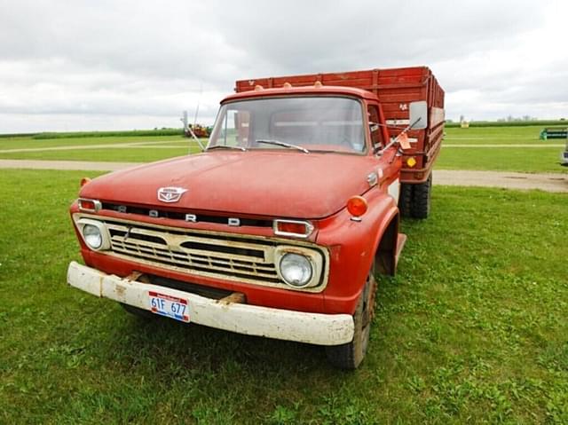 Image of Ford F-600 equipment image 3