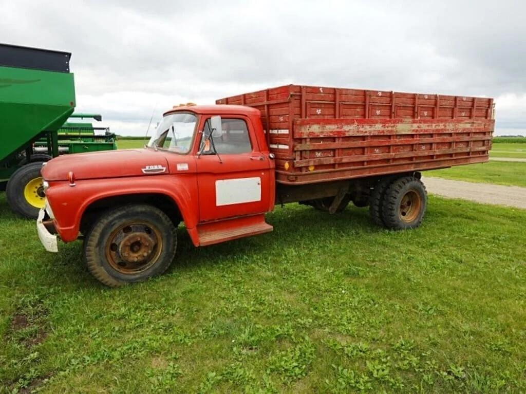 Image of Ford F-600 Primary image