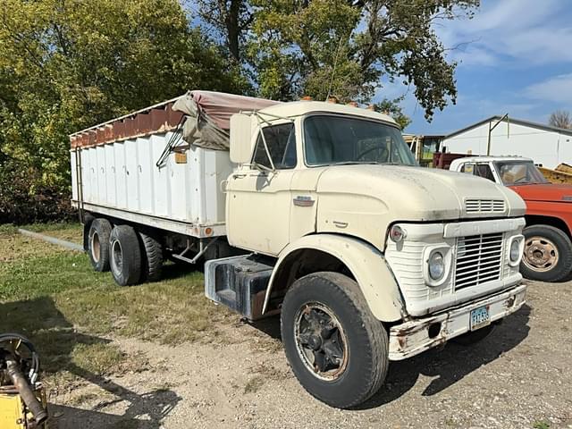Image of Ford F-750 equipment image 2