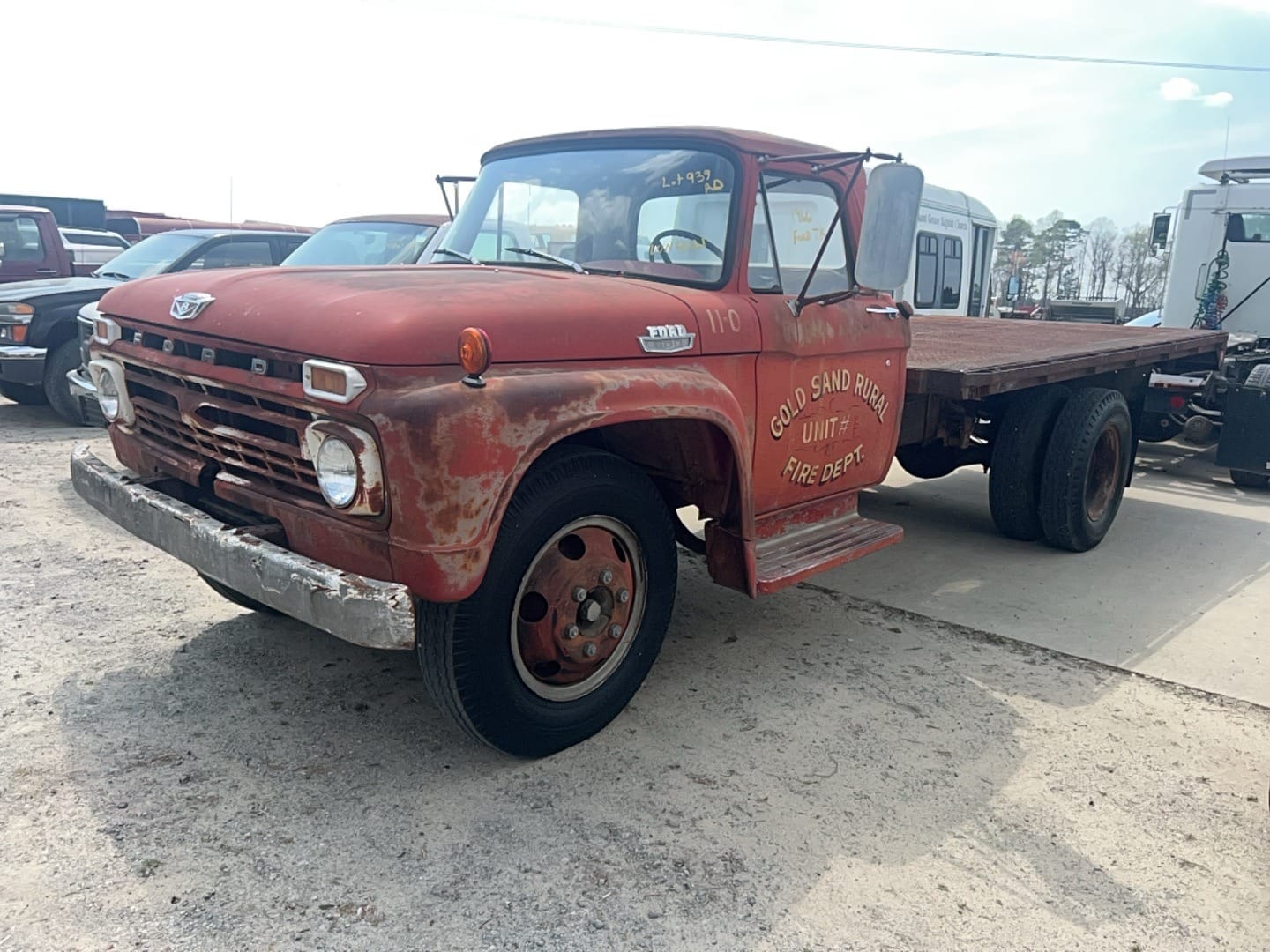 1966 Ford F-600 Equipment Image0