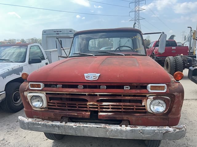 Image of Ford F-600 equipment image 1