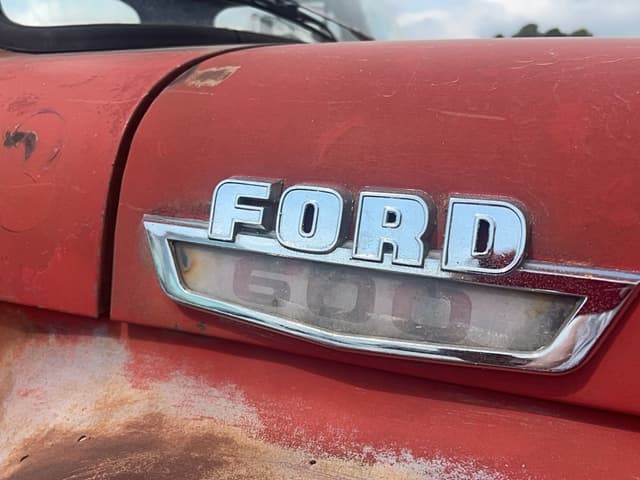 Image of Ford F-600 equipment image 3