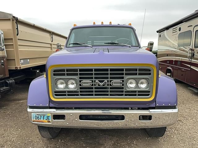 Image of GMC 5500 equipment image 3