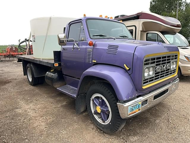 Image of GMC 5500 equipment image 4