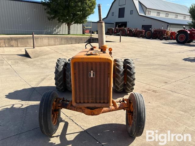 Image of International Harvester 2404 equipment image 1