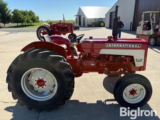 Image of International Harvester 424 equipment image 3