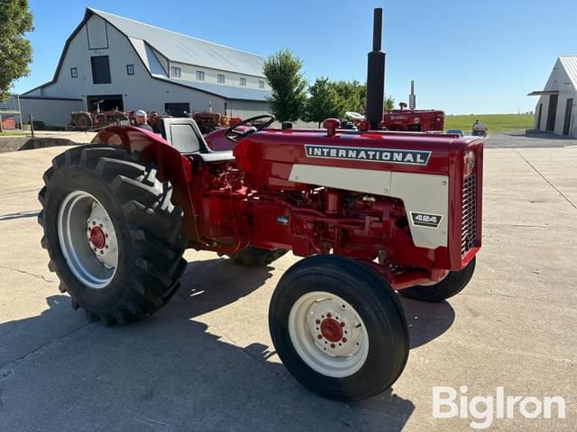 Image of International Harvester 424 equipment image 2