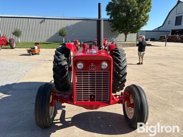 Image of International Harvester 424 equipment image 1