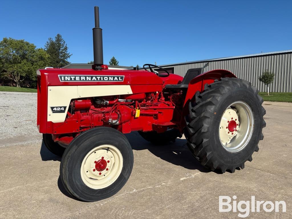Image of International Harvester 424 Primary image