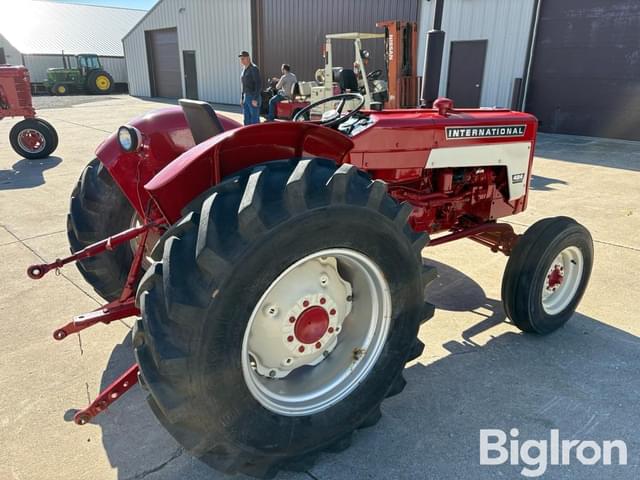 Image of International Harvester 424 equipment image 4