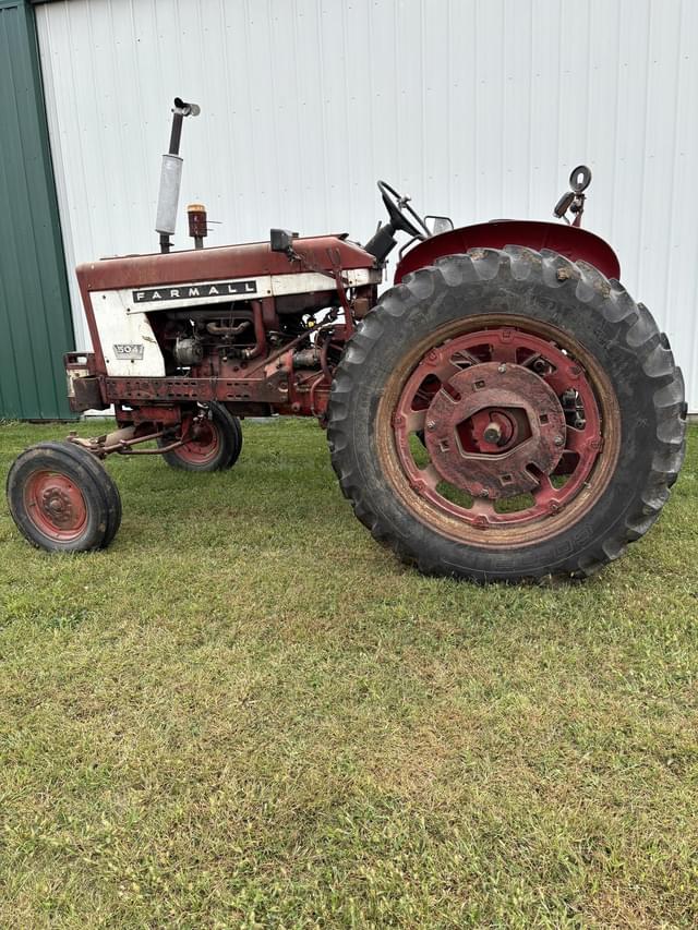 Image of International Harvester 504 equipment image 1