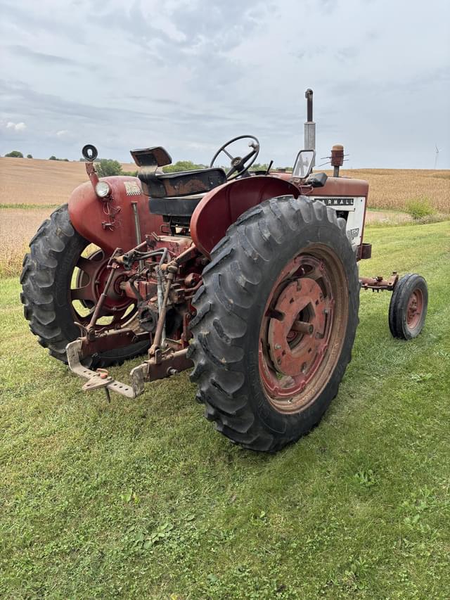 Image of International Harvester 504 equipment image 4