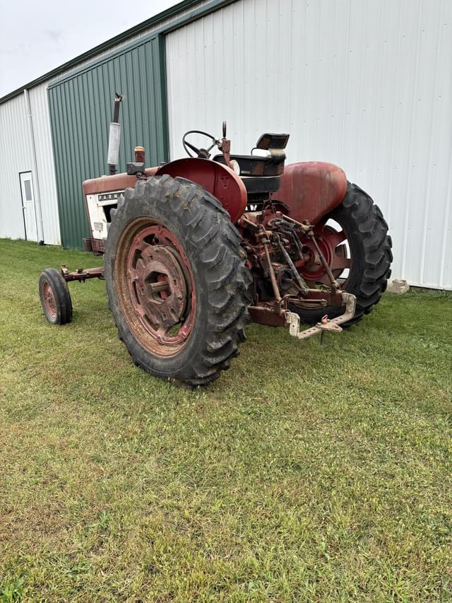 Image of International Harvester 504 equipment image 2