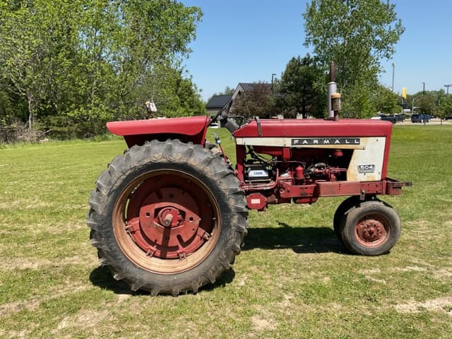 Image of International Harvester 504 equipment image 3