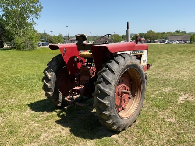 Image of International Harvester 504 equipment image 4