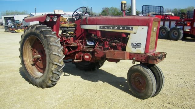 Image of International Harvester 504 equipment image 4