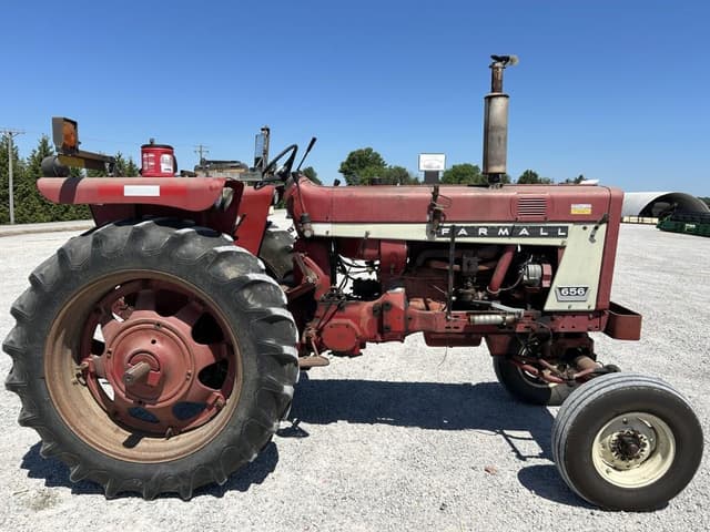 Image of International Harvester 656 equipment image 3