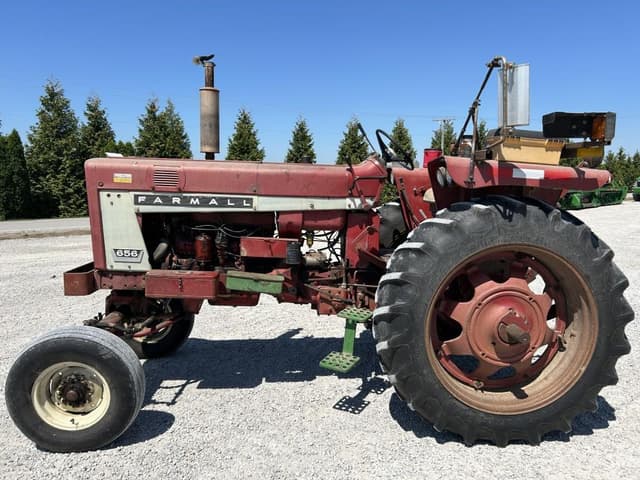 Image of International Harvester 656 equipment image 2