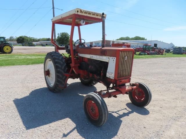 Image of International Harvester 656 equipment image 3